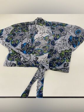 Daisy Fuentes Gray Floral Button-Up with Blue & Green Accents